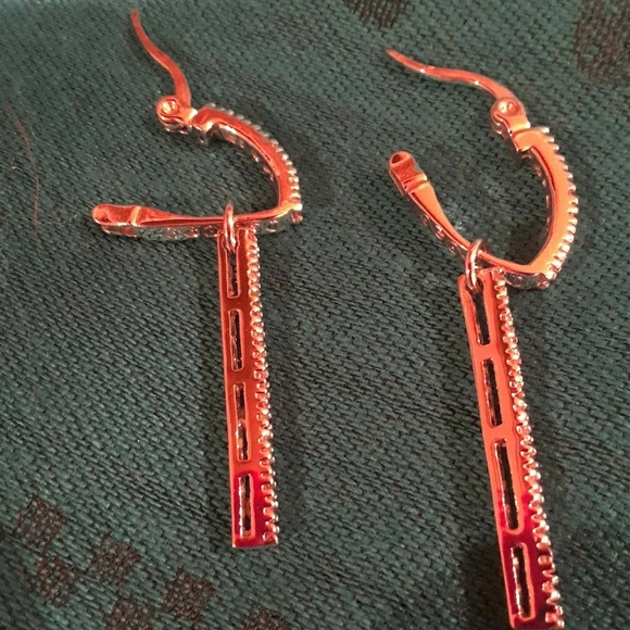 NWOT Dangle Crystal Clasp Earrings New! - Picture 3 of 6